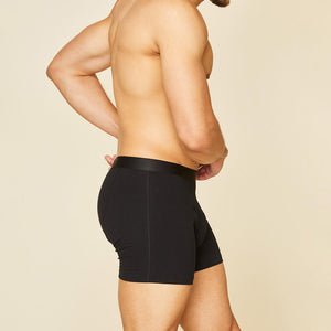 Man wearing the men's boxer brief in carbon black color.